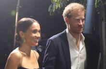 Στην Τζαμάικα για την πρεμιέρα ταινίας για τον Μπομπ Μάρλεϊ ο πρίγκιπας Χάρι και η Μέγκαν Μαρκλ