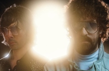 Επιστροφή μετά από οκτώ χρόνια για τους Justice – Η συνεργασία με Tame Impala