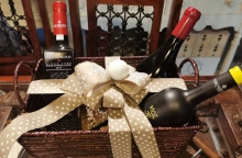 Γιορτάζουμε την ημέρα του Αγίου Βαλεντίνου με  κρασιά από τον Μεσενικόλα Καρδίτσας