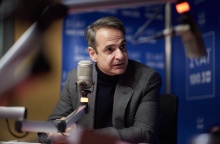 Ο Κυριάκος Μητσοτάκης στον ραδιοθάλαμο του ΣΚΑΪ