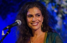 Σαβίνα Γιαννάτου: Να ακούς τα πάντα ως μουσική