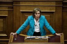 Η Εύη Χριτοφιλοπούλου σε παλαιότερο στιγμιότυπο από το βήμα της Βουλής