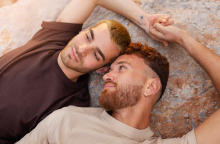 Πέρα από τα δικαιώματα: για τα ομόφυλα ζευγάρια