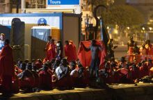 Ισπανία: Πρωτοφανής αριθμός αιτούντων άσυλο - Εκατοντάδες μετανάστες συνωστίζονται στο αεροδρόμιο της Μαδρίτης σε ανθυγιεινές συνθήκες.