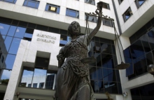 Το κράτος δικαίου υποχωρεί (και) στην Ελλάδα