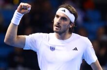 Davis Cup: Ο Στέφανος Τσιτσιπάς επιβλήθηκε εύκολα του Κοπίλ - Πήρε την πρώτη νίκη της Εθνικής απέναντι στη Ρουμανία στο τουρνουά τένις.