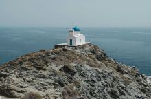 Conde Nast Traveler: Δεκάδες ελληνικές τοποθεσίες στη λίστα με τους 29 καλύτερους νησιωτικούς τουριστικούς προορισμούς για το 2024.