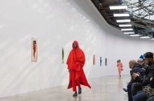 Σε «τέχνη που μπορεί να φοριέται» μετατρέπει τα σχέδια του Ronan Bouroullec ο οίκος Issey Miyake - Εικόνες της νέας κολεξιόν που παρουσιάστηκε στο Παρίσι.