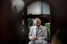 Πώς αντιμετωπίζει o Βασιλιάς Κάρολος την διάγνωση σύμφωνα με την Daily Mail