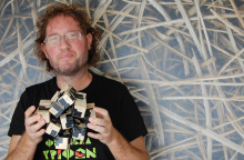 Το γριφώδες σύμπαν του Πανταζή Χούλη