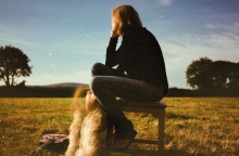 H Beth Gibbons μοιράστηκε το νέο της τραγούδι «Floating On A Moment»