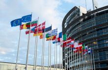 Ευρωπαϊκό Κοινοβούλιο: Καταδικάζει τις ρωσικές προσπάθειες υπονόμευσης της δημοκρατίας μέσω παρεμβάσεων και παραπληροφόρησης.