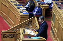 Νίκος Ανδρουλάκης και Κυριάκος Μητσοτάκης στη Βουλή