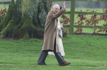 Κάρολος: Η πρώτη δημόσια έξοδος μετά το εξιτήριο στην εκκλησία