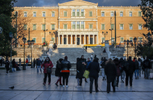 Πολίτες στην πλατεία Συντάγματος