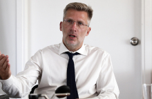 Άκης Σκέρτσος: Ο Υπουργός Επικρατείας μιλάει με αφορμή το νομοσχέδιο για τα ομόφυλα ζευγάρια