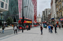 Ο Ρωμανός Γεροδήμος γράφει για τις αλλαγές στη βρετανική κοινωνία την τελευταία 25ετία 