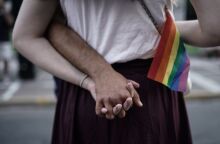 Ιταλία: «H Ελλάδα είναι πιο μπροστά από εμάς , σε ό,τι αφορά τα δικαιώματα των πολιτών», γράφει το περιοδικό L’Espresso.