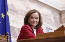 Ντόρα Μπακογιάννη: Η βουλευτής της ΝΔ σχολίασε τη στάση του ΚΚΕ στο νομοσχέδιο για τον γάμο των ομόφυλων ζευγαριών.