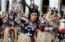 Στιγμιότυπο από καρναβάλι - Γυναίκα ντυμένη με στολή