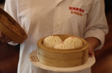 Πού θα δοκιμάσεις κινέζικη κουζίνα και θα σε σερβίρει ρομπότ