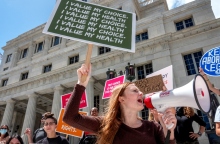 Το Ανώτατο Δικαστήριο της Αλαμπάμα αποφάνθηκε ότι τα κατεψυγμένα έμβρυα είναι παιδιά