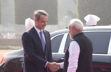 Ο Κυριάκος Μητσοτάκης με τον Ινδό ομόλογό του στο Νέο Δελχί