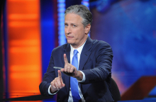 Γιατί μας ενοχλεί η επιστροφή του Jon Stewart στο «The Daily Show»;