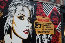 Νέα Υόρκη: Μητρόπολη. Καθρέφτης. Φάρος.