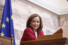 Η βουλεύτρια και πρώην υπουργός της ΝΔ, Ντόρα Μπακογιάννη, στη Βουλή