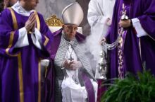 Ο πάπας Φραγκίσκος έχει εποχική γρίπη, ακυρώθηκαν οι σημερινές συναντήσεις του - Αναμένεται να ευλογήσει τους πιστούς την Κυριακή. 