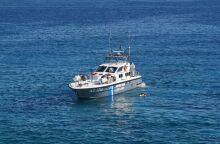 Πλοιάριο με 112 πρόσφυγες και μετανάστες εντοπίστηκε στα νότια της Κρήτης - Οι επιβαίνοντες μεταφέρονται στην Αγία Γαλήνη.