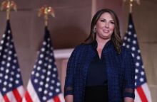 ΗΠΑ: Υπό την πίεση του Ντόναλντ Τραμπ, η πρόεδρος των Ρεπουμπλικάνων Ρόνα ΜακΝτάνιελ υπέβαλε την παραίτησή της.