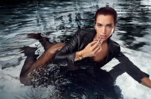 DUA LIPA Χ ΥSL BEAUTY: Η νέα παγκόσμια πρέσβειρα μακιγιάζ του οίκου