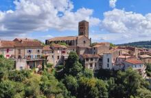 Μοντολιέ: Ένα μικρό Γαλλικό χωριό αφιερωμένο στα βιβλία - Στους πρόποδες των Πυρηναίων - Με πληθυσμό 800 κατοίκων και 15 βιβλιοπωλεία.