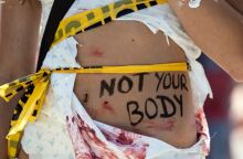 ΗΠΑ: Δύο μεγάλες αλυσίδες φαρμακείων θα πωλούν στο εξής μιφεπριστόνη, το χάπι για τη διακοπή της κύησης - Επικροτεί ο Τζο Μπάιντεν.