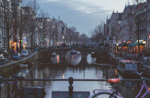 Άμστερνταμ: υπερτουρισμός και πόλεμος χιπ-χοπ