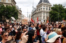 Γαλλία: Η πρώτη χώρα που κατοχυρώνει συνταγματικά το δικαίωμα στην άμβλωση 