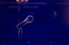 Η ελληνική μουσική είναι τοσο χάλια που μόνο με το ζόρι την ακούς