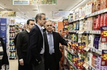 Ο Κυριάκος Μητσοτάκης σε σούπερ μάρκετ 
