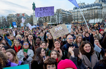 Δικαίωμα στην άμβλωση: Όταν η Ιστορία έχει κέφια επιστρέφει στο... Παρίσι