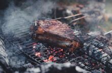 Τσικνοπέμπτη 2024: Ποια είναι η γιορτή της κρεατοφαγίας