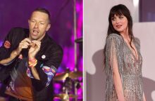 Κρις Μάρτιν - Ντακότα Τζόνσον: Πρόταση γάμου έκανε ο τραγουδιστής των Coldplay στη διάσημη Αμερικανίδα ηθοποιό - Είναι μαζί από το 2017.