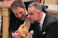 Ο Αύγουστος Κορτώ παντρεύτηκε τον επί 20 χρόνια σύντροφό του 