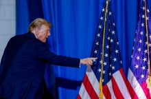 Τραμπ: 300.000 στερλίνες για την υπόθεση Στιλ 