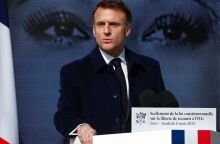 Παγκόσμια Ημέρα της Γυναίκας - Γαλλία: Ο πρόεδρος Εμανουέλ Μακρόν θέλει να εγγράψει την άμβλωση στον Χάρτη Θεμελιωδών Δικαιωμάτων της ΕΕ.