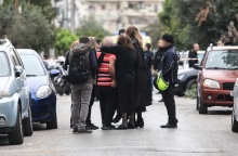 Η κόρη του 64χρονου για το έγκλημα στη Νίκαια - Στιγμιότυπο από το σημείο τα πρώτα λεπτά μετά τη δολοφονία και την αυτοκτονία