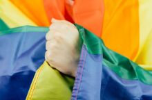 Ρωσία: Πρόστιμο σε δύο γυναίκες επειδή δημοσίευσαν βίντεο με το φιλί τους - Κρίθηκαν ένοχες για «προπαγάνδα υπέρ των μη παραδοσιακών σχέσεων».