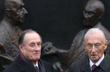 Γαλλία: Ο ναύαρχος Φιλίπ ντε Γκωλ, γιος του στρατηγού Σαρλ ντε Γκωλ, πέθανε σε ηλικία 102 ετών - Η πλούσια στρατιωτική καριέρα του. 