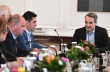 Συνάντηση Μητσοτάκη με αγρότες στο Μέγαρο Μαξίμου